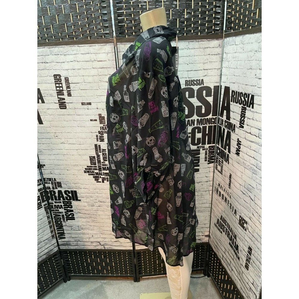 Torrid Disney Villains Plus 4 Black Button Down Poison Graphic 3/4 Sleeve Top - Picture 5 of 6